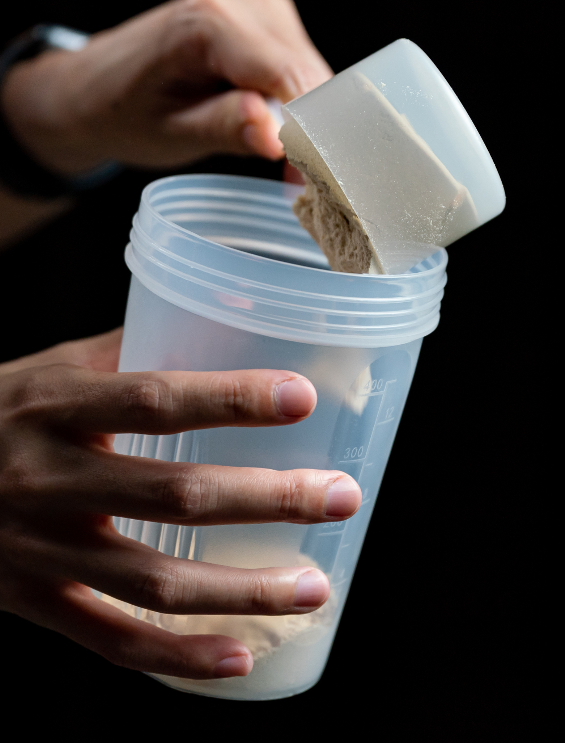 How Much Water Should I Drink on Creatine?